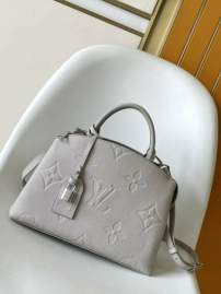 Picture of Louis Vuitton Handbags _SKUfw220856153fw